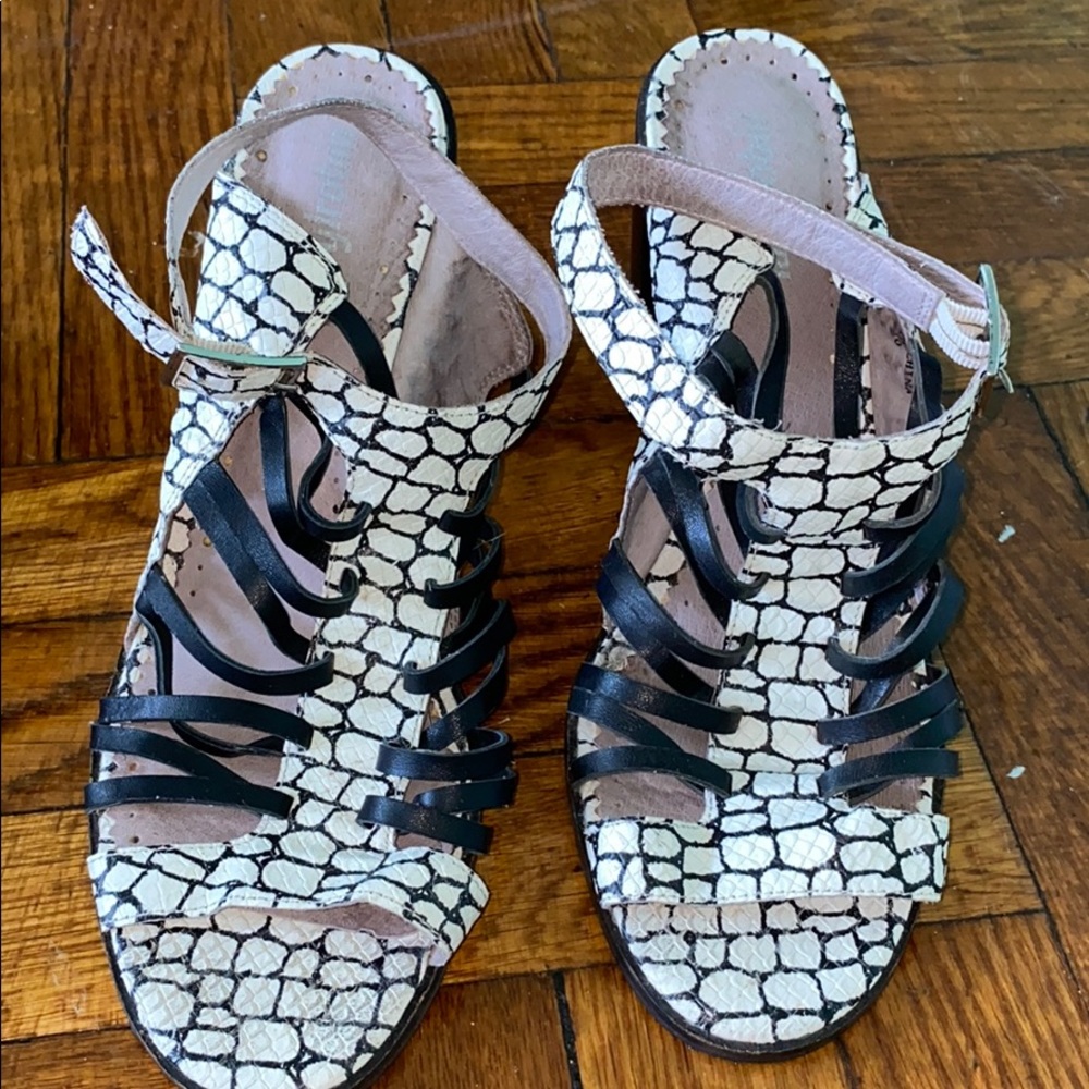Vintage peep toe heel